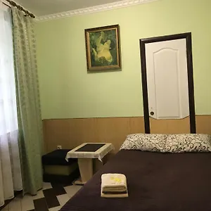  Апартаменты центр .гарний і зручний район.
